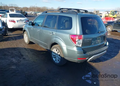2011 Subaru Forester 2.5X Premium из США, поврежденный, VIN JF2SHADC4BH758568